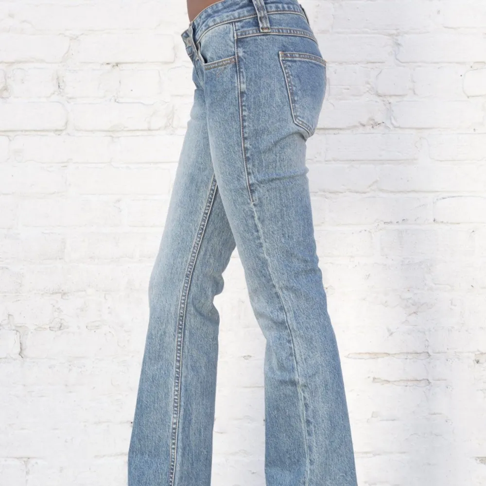 Säljer mina lågmidjade jeans från brandy pga att de är för stora för mig, de är helt oanvända💓. Jeans & Byxor.
