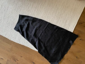 Kjol - Midi/maxi-kjol i strl 36. Betalning sker via swish så hör av dig om du är intresserad🥰