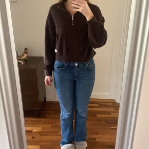 Brun tröja från H&M - Endast använt fåtal gånger, är i bra skick, säljer då jag inte använder den. Köparen står för frakt!