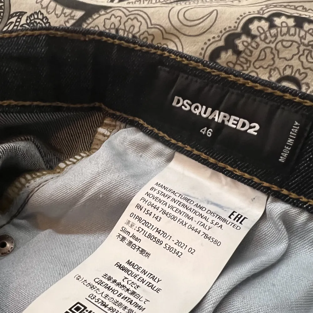 Helt par helt vanliga jeans med det inte så okända märket Dsq2. Helt nya alldrig använda. Storlek 46, passar 44. Jeans & Byxor.