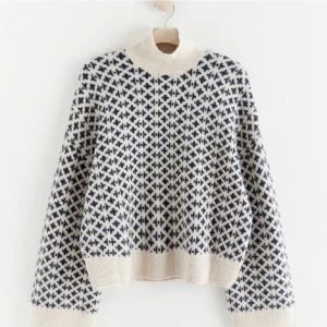 Fin stickad - Så fin stickad tröja från Lindex! Aldrig använd och säljer därav vidare! Så varm och så fin verkligen nypris runt 500, säljer för 250+frakt