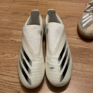 Fotbollsskor adidas x ghosted  - Fotbollsskor från adidas.  Använd en gång för en filminspelning 
