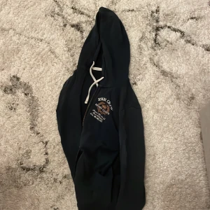 henri Lloyd hoodie - ännu en kofta jag säljer för jag har många koftor. Skön är den även, varm.