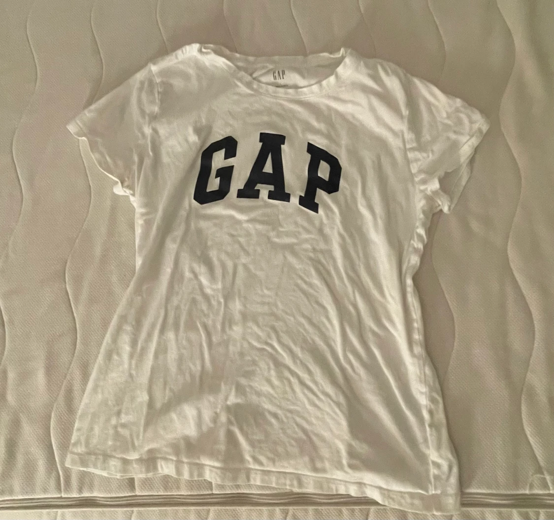Gap t-shirt