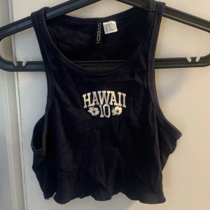 mörkblå linne - nästan aldrig använt men såå fin!