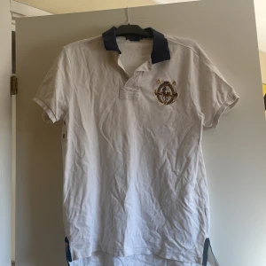 Polo T-shirt  - Märket Ralph lauren, bra skick storlek L
