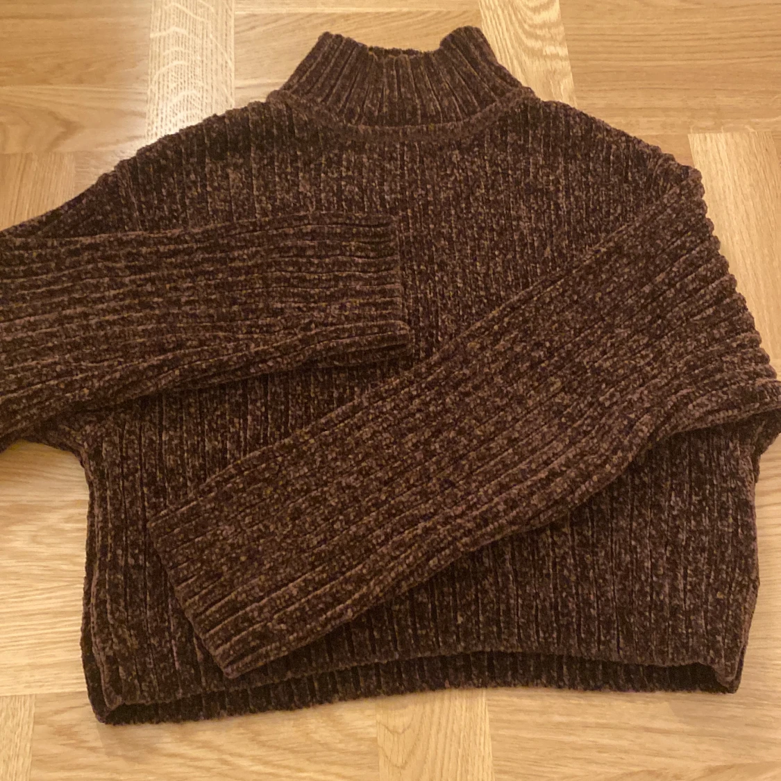 Brun/röd tjocktröja