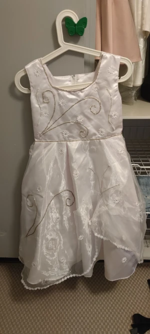 Festklänning  - Vit festklänning 