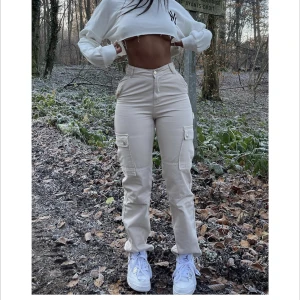 Cargo byxor  - Helt nya endast testade. Strl S 250, köparen står för frakt 