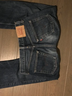 Levi’s Jeans - Vintage Levis byxor, lågmidjade, byxorna är baggy, fickor där bak och fram. 💕
