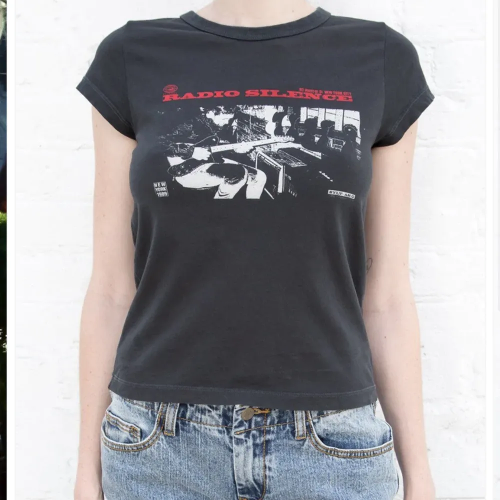 Fin t-shirt från Brandy Melville. Knappt använd, köpt i somras💗 Använd ej köp nu🤩🤩. T-shirts.