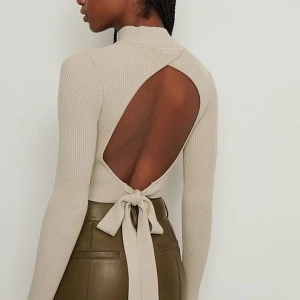 Öppen rygg tröja - Garderobs rensning. Skriv för egna bilder :)