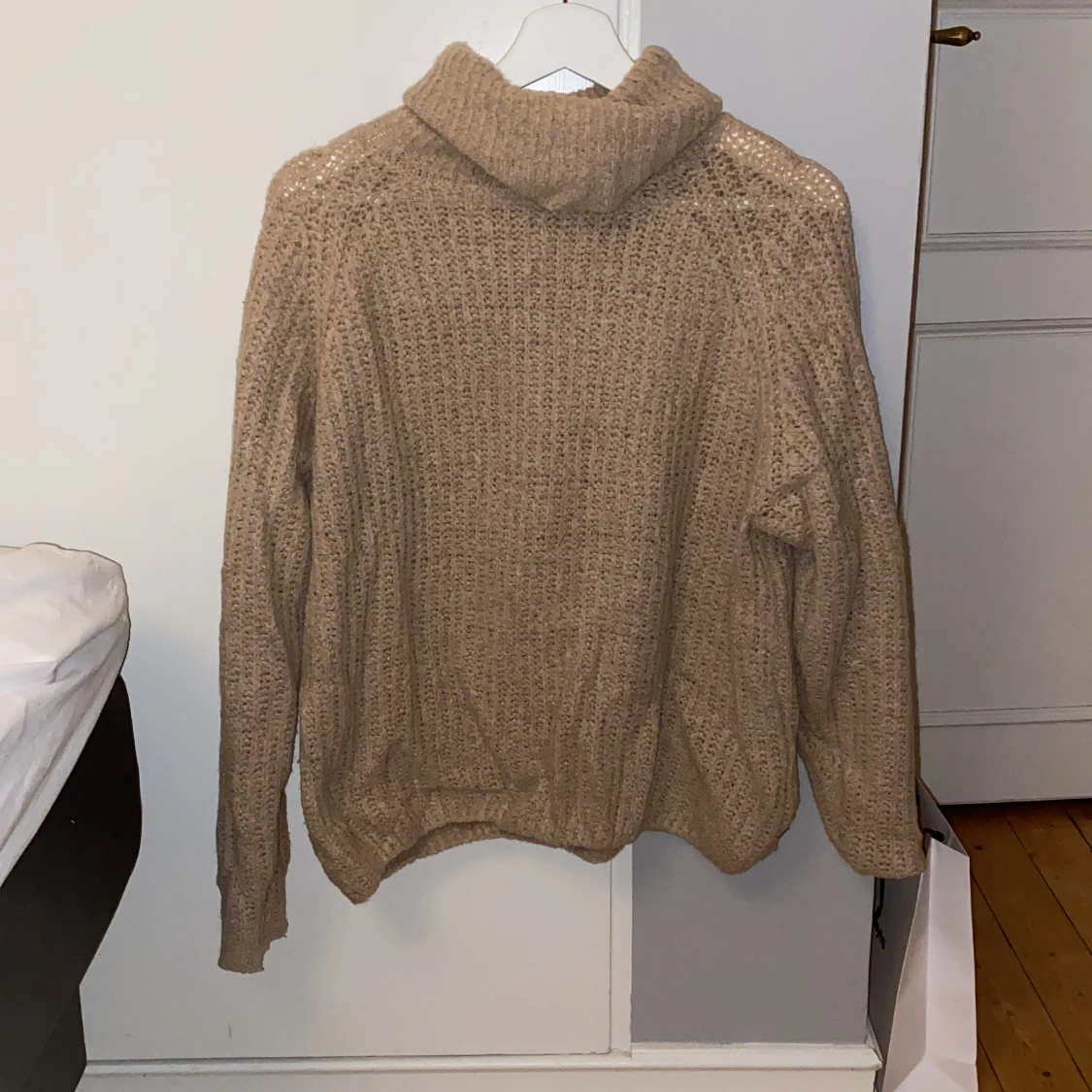 Stickad polotröja