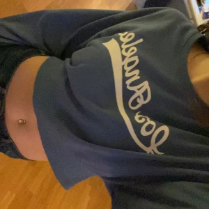 Kroppad topp - Kroppad långärmad tröja som är riktgt skön och passar till mycket!💕