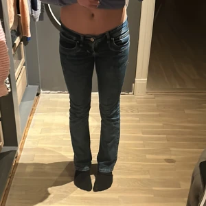 Ltb valerie jeans - Jättesnygga low waist ltb bootcutjeans i modell valerie. I väldigt bra skick och slutsålda överallt. 