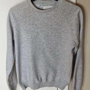 Sweatshirt  - Sweatshirt från Pier One, bra skick
