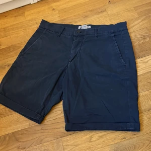 Shorts - NN07 storlek 31. Använda en del men inga hål eller liknande