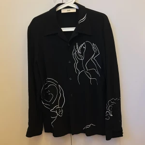 Sefr Skjorta - Snygg Sefr skjorta som tyvärr inte används längre. Använt den 2 gånger, nyskick.