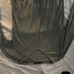 Tröja - Säljer en jätte fin långärmad grön tröja från lager 157 aldrig använt och är v- ringad. Bilder på kan skickas