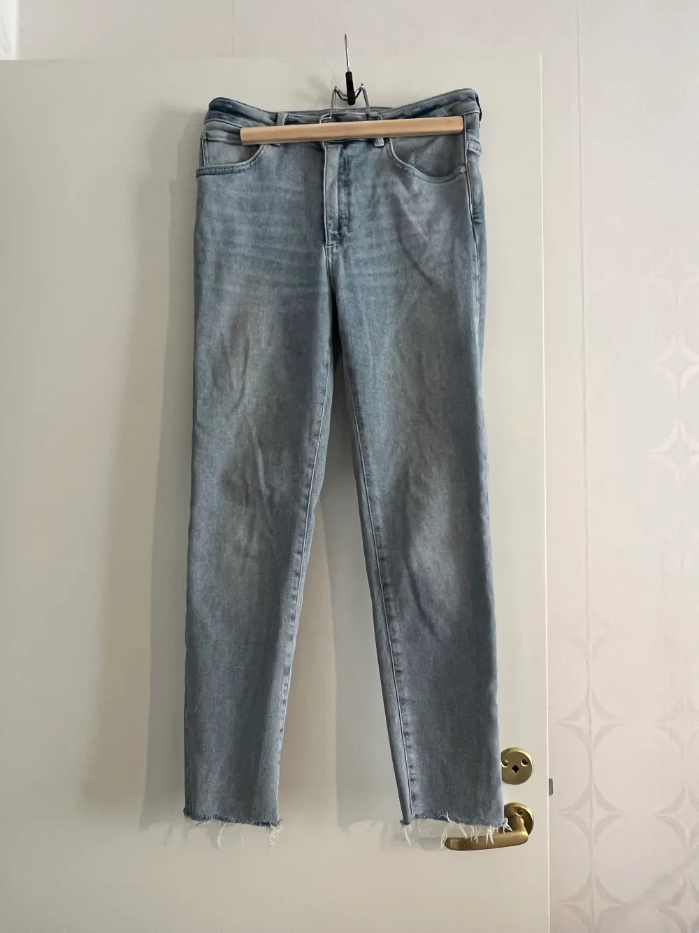 Bik Bok jeans storlek large. Lite oversized, kan passa som xl. Knappt använda då de är för stora för mig :) . Jeans & Byxor.