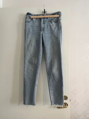Bik Bok jeans large - Bik Bok jeans storlek large. Lite oversized, kan passa som xl. Knappt använda då de är för stora för mig :) 