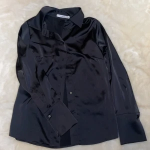 Silkesskjorta. Oversized modell. - Nyskick