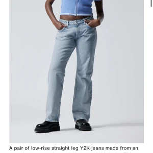 Lågmidjade jeans - Weekdays arrow low waist jeans, färgen heter summer blue. 