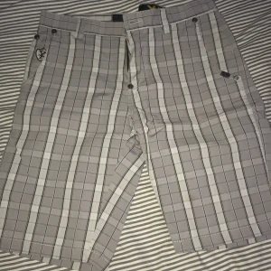 Yell industri golf shorts  - Yell golfshorts nästan helt nya 