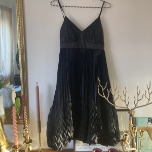 Chic svart Vila klänning  - Vackert fall. Skulle även passa XS, men S i storlek. Fraktar eller möts.