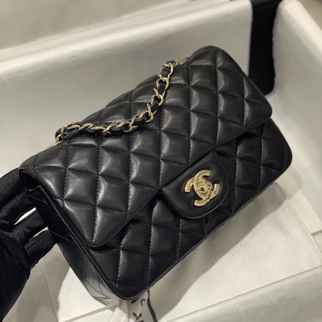 CHANEL FLAP MINI BAG
