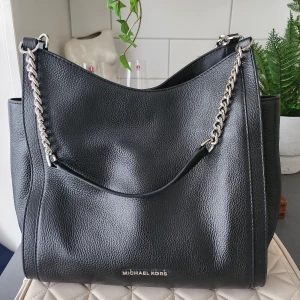 Michael kors väska - Använd fåtal gånger, kvitto finns.