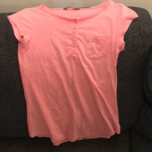 Barnskjorta - Barnskjorta för flickor. Rosa. Bröstficka