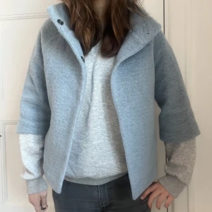 Kappa!  - Säljer denna sjukt fina trekvartsärmade kappa!❤️❤️ Står ingen storlek men skulle säga s/m