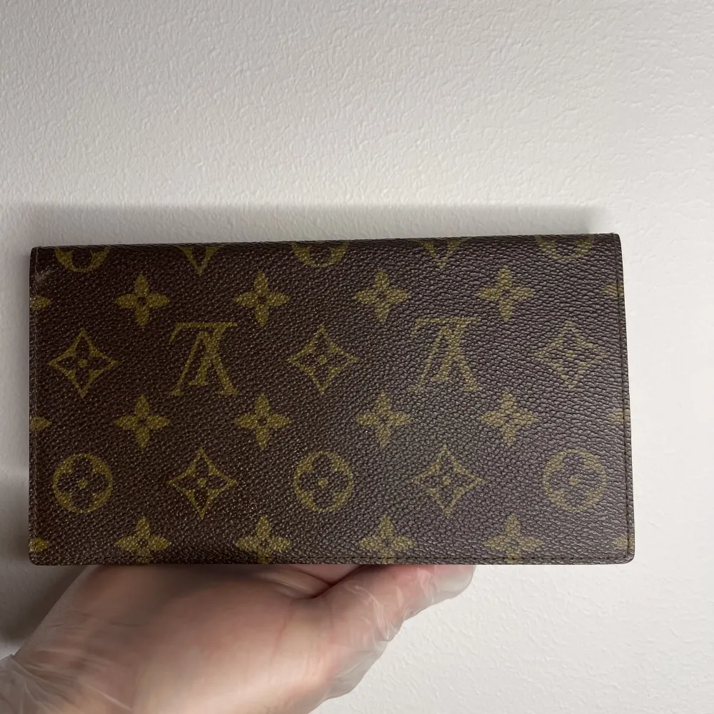 Vintage Louis Vuitton korthållare/plånbok i fint skick.. Accessoarer.