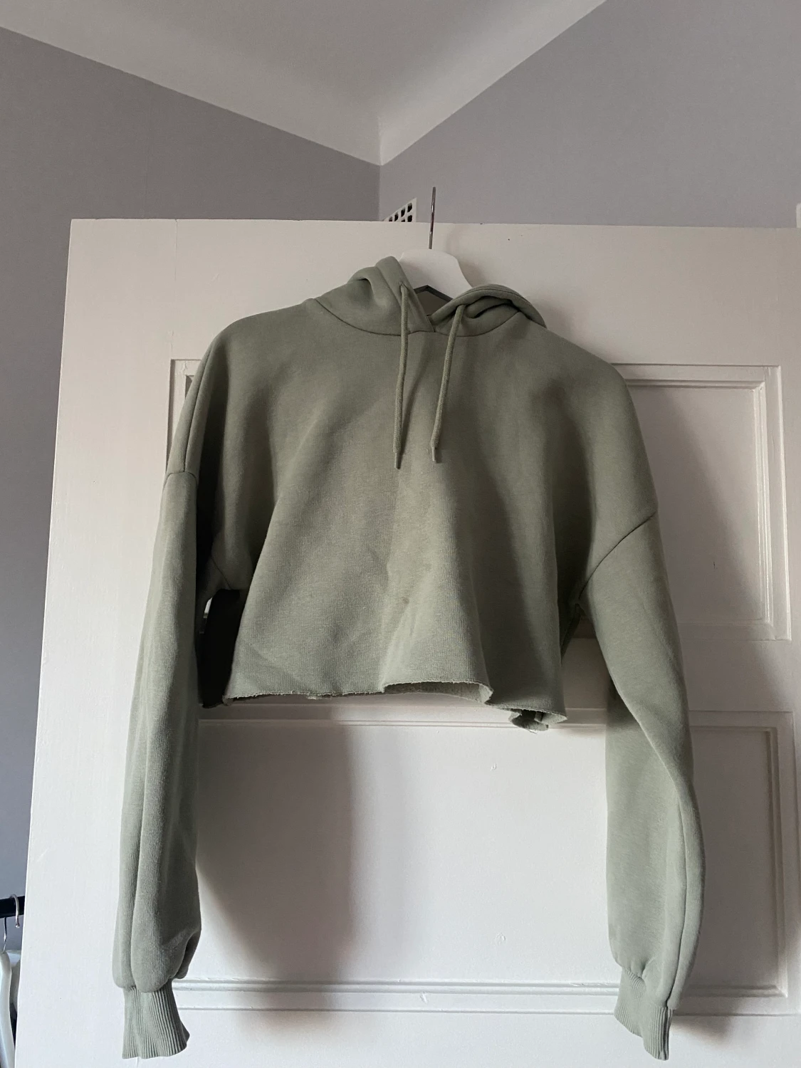 Cropped hoodie i perfekt grön färg