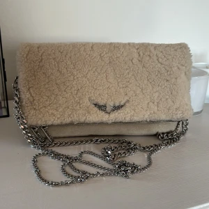 Zadig väska  - Väska använd två gånger. Kedjorna är avtagbara. 