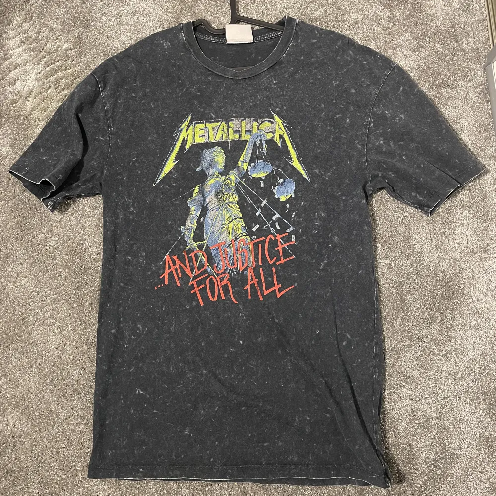 Random Metallica t-shirt jag hittade hemma i fint skick och i storlek S!. T-shirts.