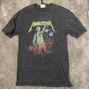 Metallica T-shirt - Random Metallica t-shirt jag hittade hemma i fint skick och i storlek S!