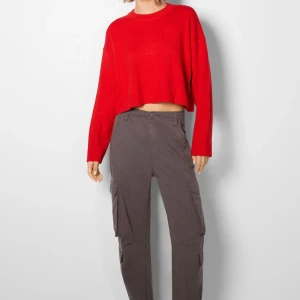 Tröja - Röd tröja, använd fåtal gånger. Inköpspris 300 kr 💖