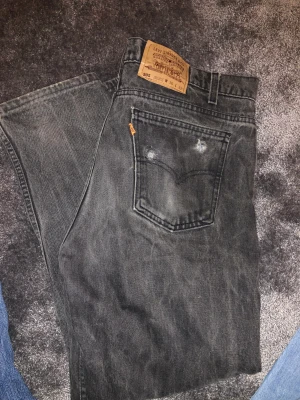 Levis 505 - Levis jeans i modellen 505, säljer då de ej passar längre. Bra skick, vid frågor eller annat är det bara att skriva!