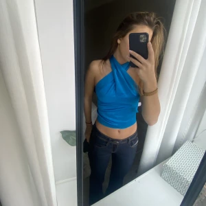 Fin Topp - En så fin festlig topp! Den är även lite öppen i ryggen, Använd endast en gång, Säljer då den ej kommer till användning💕 skriv för fler bilder 