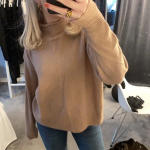 Stickad tröja - Superfin stickad tröja! Aldrig använd❤️