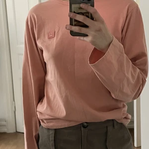 Acne Studio - Knappt använd Storlek XS men funkar som S