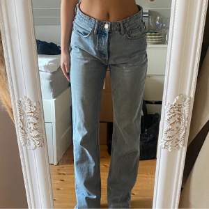 Mid Rise jeans från zara i storlek 36