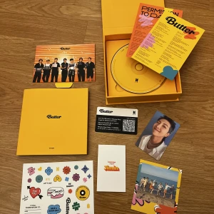 BTS album - BTS album (butter) versionen cream. ALLT INKLUDERAT  NY SKICK