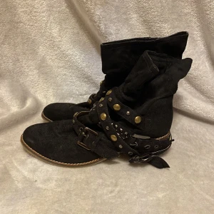 Boots strl. 38 - Använda några gånger men i fint skick.