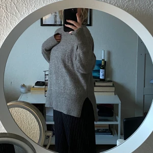 Stickad tröja - En stickad tröja från hm som inte har kommit till användning på länge