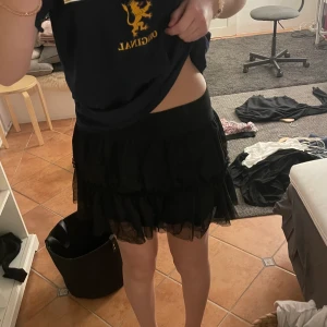 Kjol - Superfin volangkjol från esprit