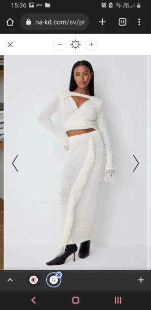 Topp från na-kd - Säljer en jättefin top från Na-kd storlek medium men den är väldigt liten så skuöle säga en small, men nakd plaggen är väldiht små i sina storlekar.  Jag skickar samma dag som köper görs. 