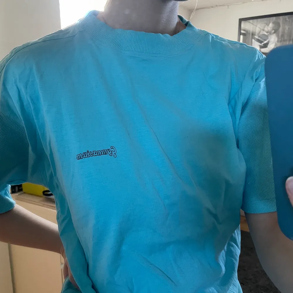 Cool t-shirt köpt på Humana i Göteborg. Fint skick! 💙. T-shirts.